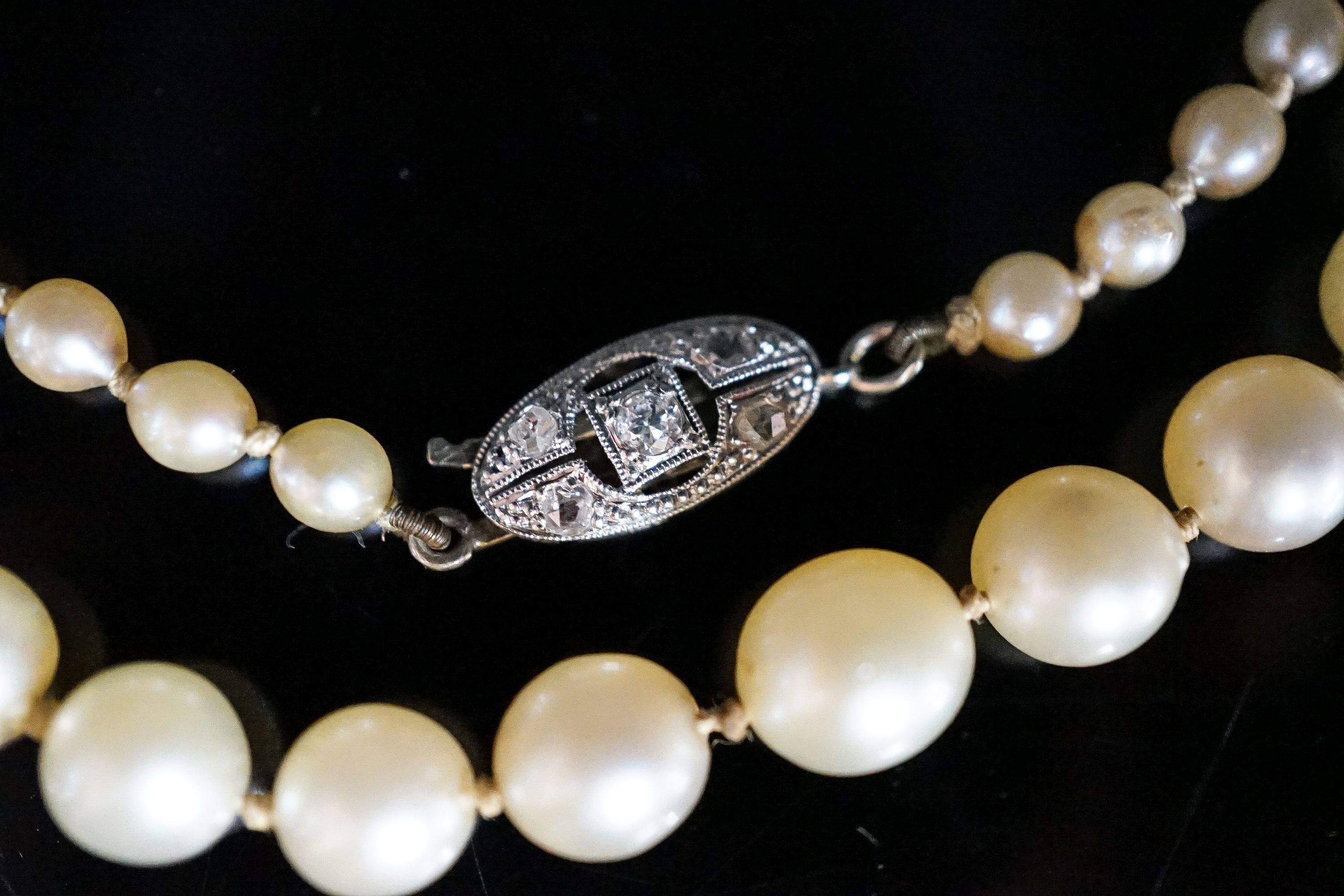 A single strand graduated cultured pearl necklace, with diamond set 14ct and plat clasp, 47cm, gross 13.3 grams.